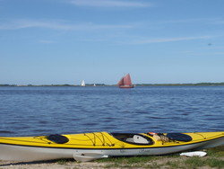 kurze rast am ufer des lauwersmeer